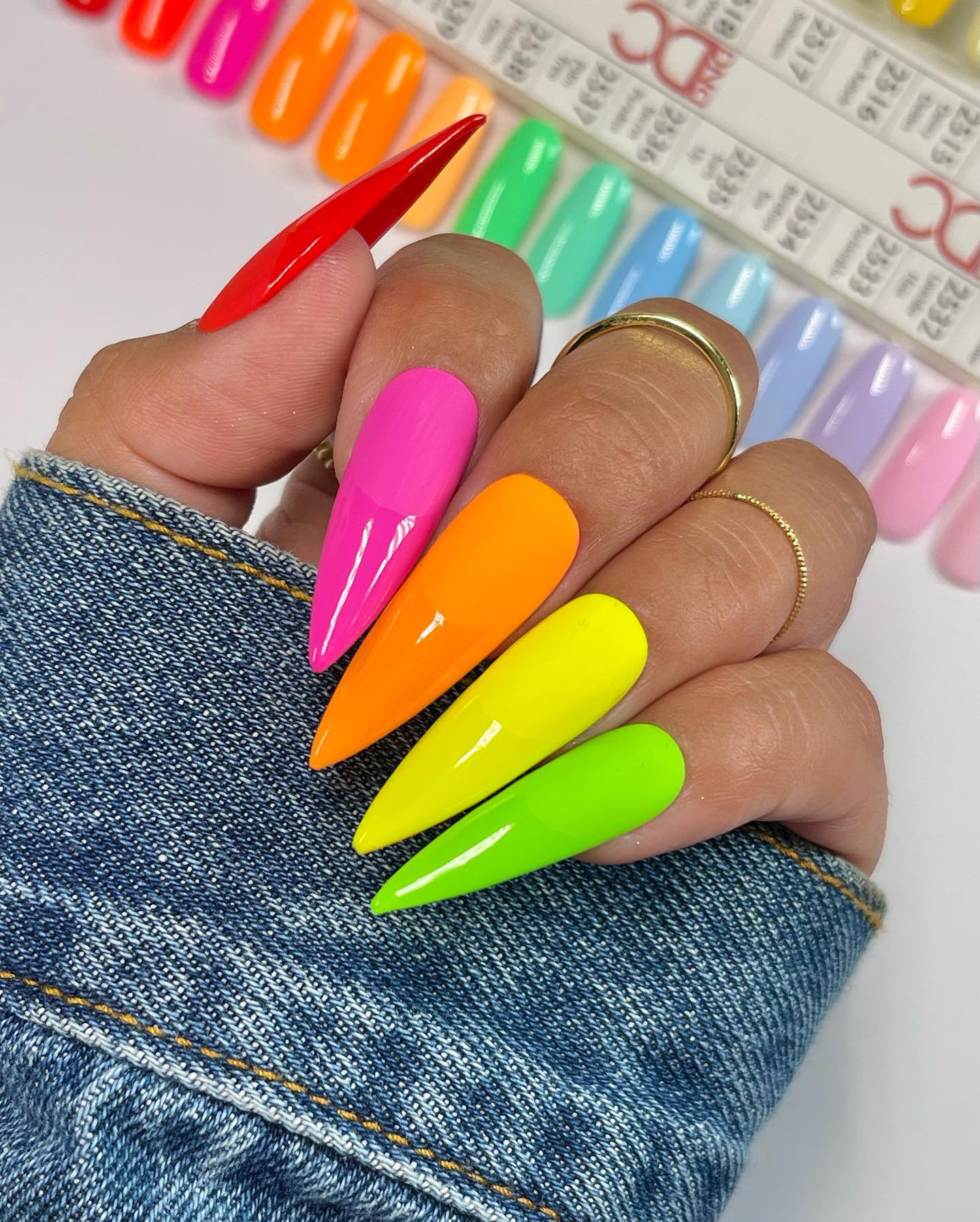 DND Gel E Tips - Full Long Stiletto #4 - Image 2